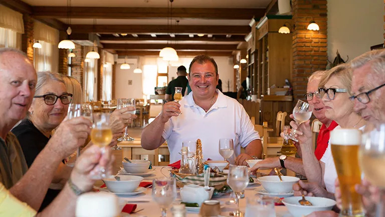Guests enjoying dinner with their local Tour Leader.